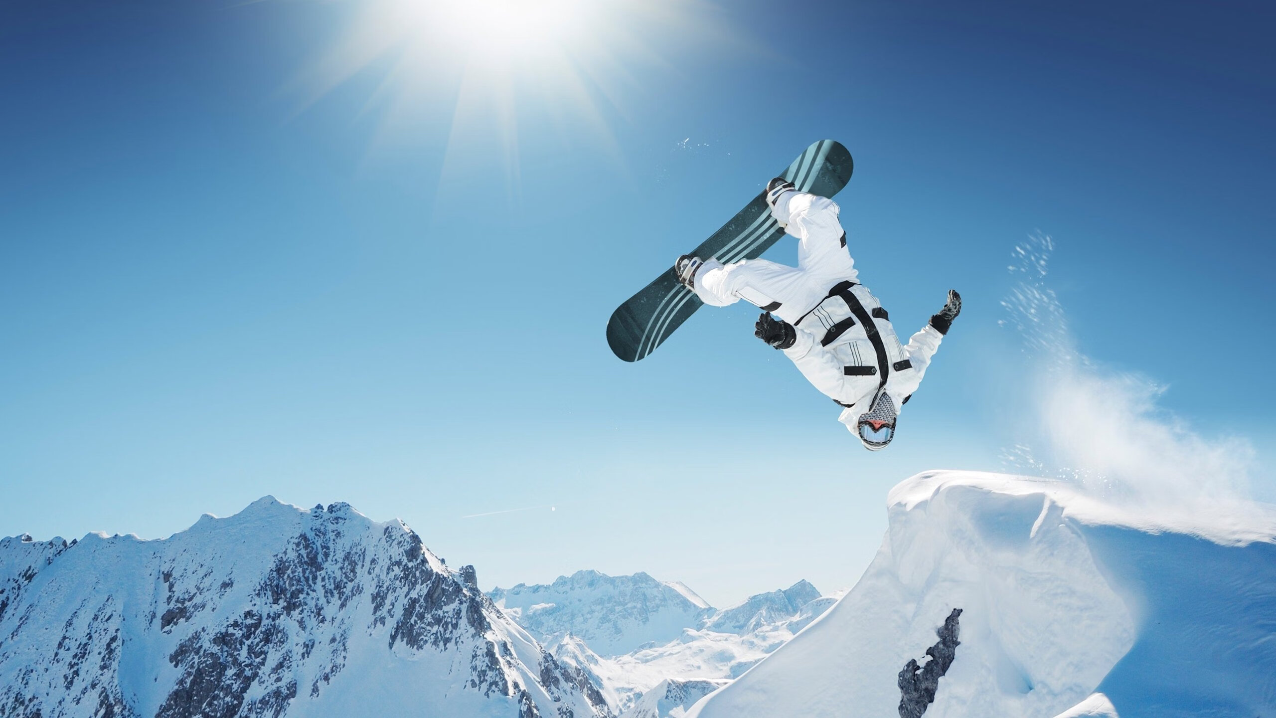 纽卡斯尔整体协作压制对方控球意图，纽卡斯尔球队